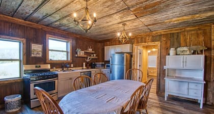 Picturesque perch next to the Mulberry River with instant access to Oark AR!