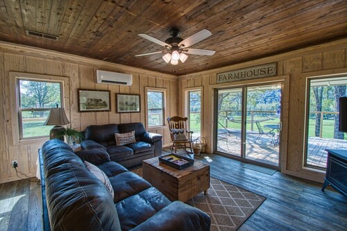 Picturesque perch next to the Mulberry River with instant access to Oark AR!