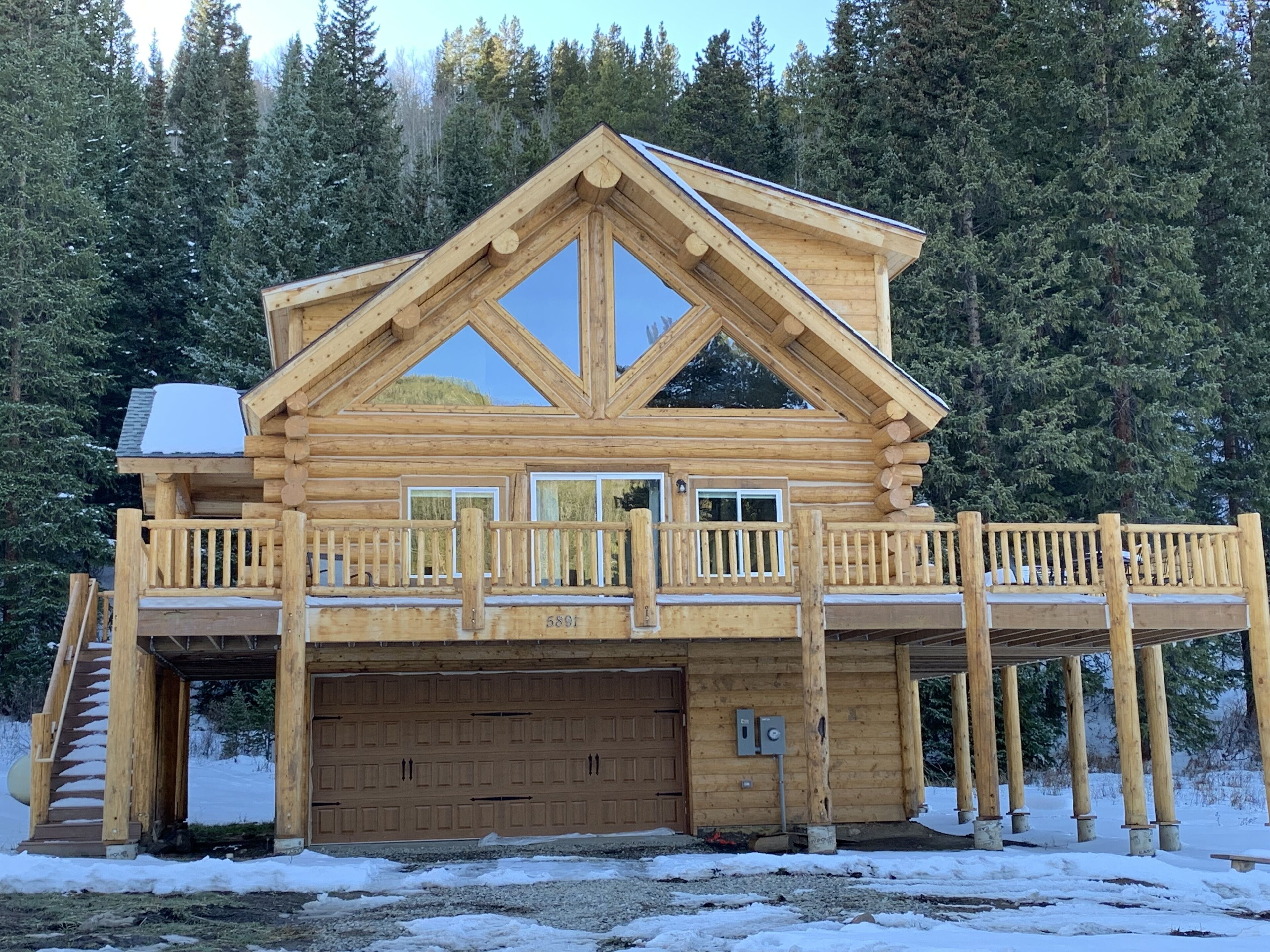 New log cabin in the mountains close to downtown Breckenridge.