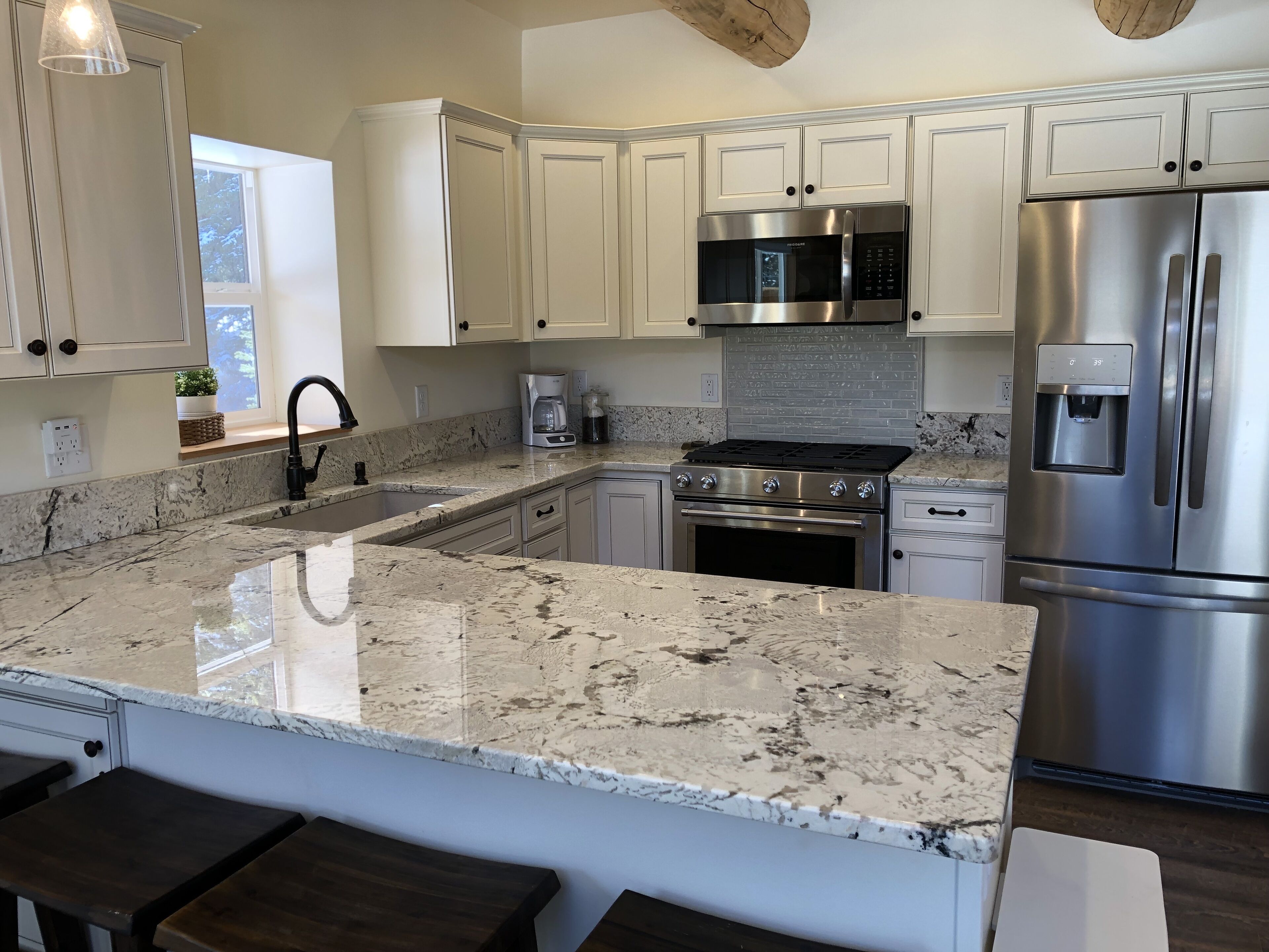 New log cabin in the mountains close to downtown Breckenridge.