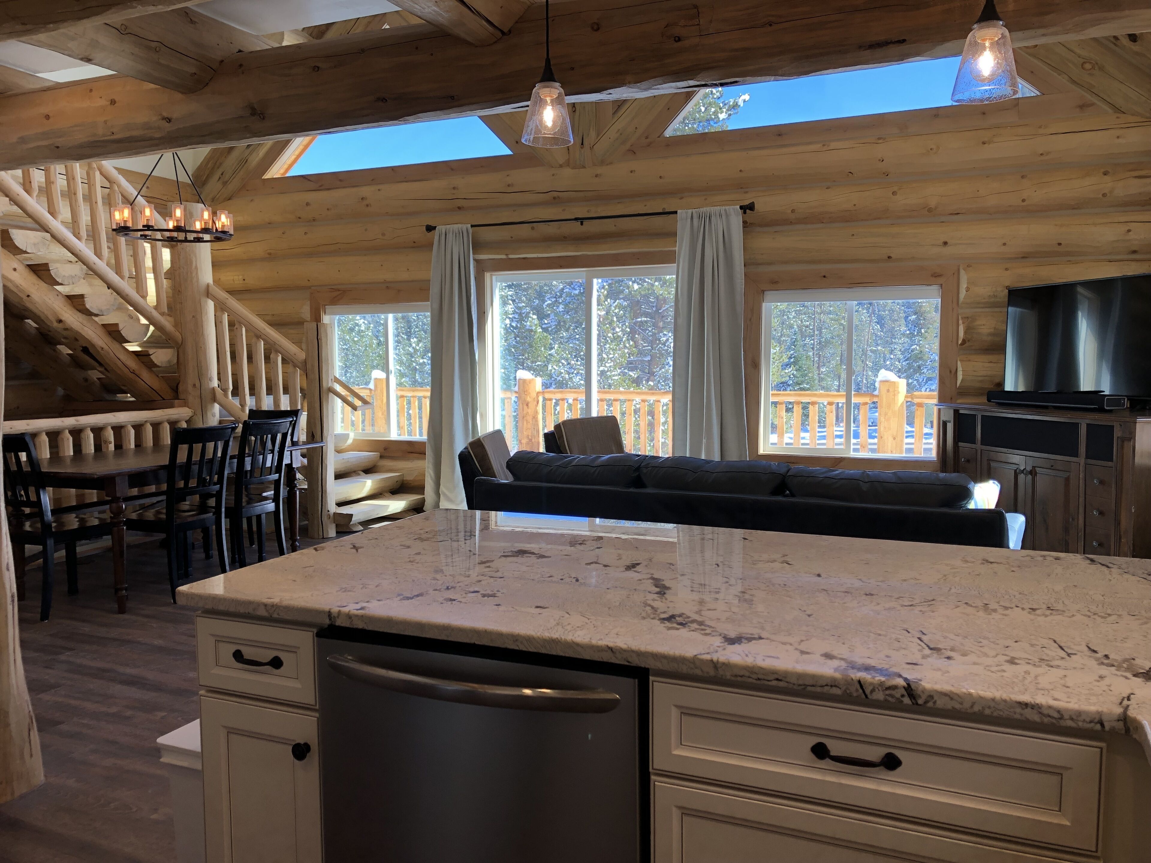New log cabin in the mountains close to downtown Breckenridge.