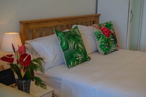 Iron/ironing board, free WiFi, bed sheets