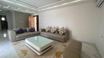 Televisie en een tafeltennistafel