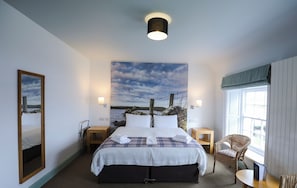 Habitación con 1 cama matrimonial o 2 individuales, baño en la habitación, vista al mar | Wifi gratis 