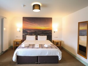 Double Room, Ensuite, Sea View | Free WiFi - The Manor House (Rathlin Island)