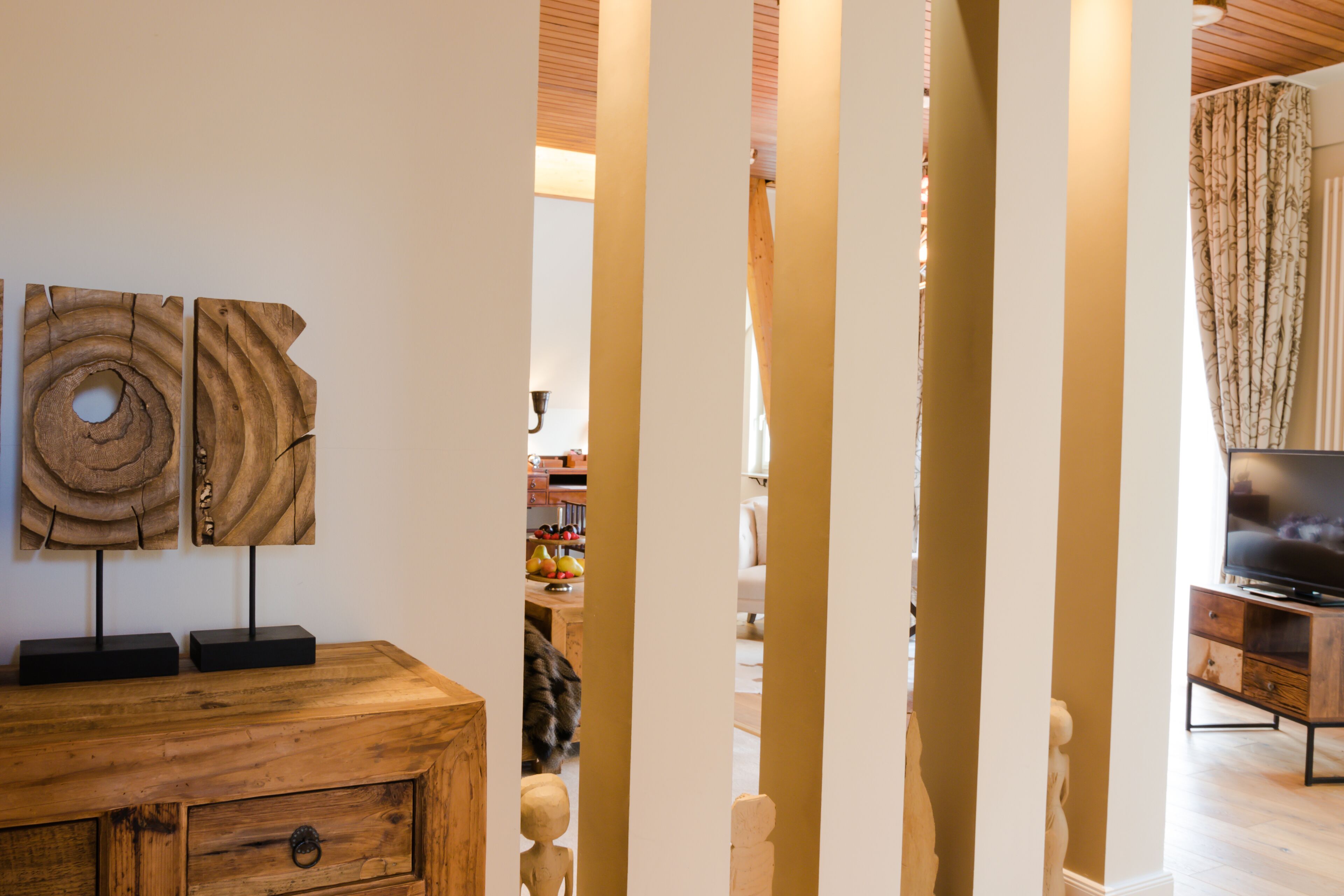 suite (mahoni) | 1 bedroom, individually decorated, individually furnished, soundproofing