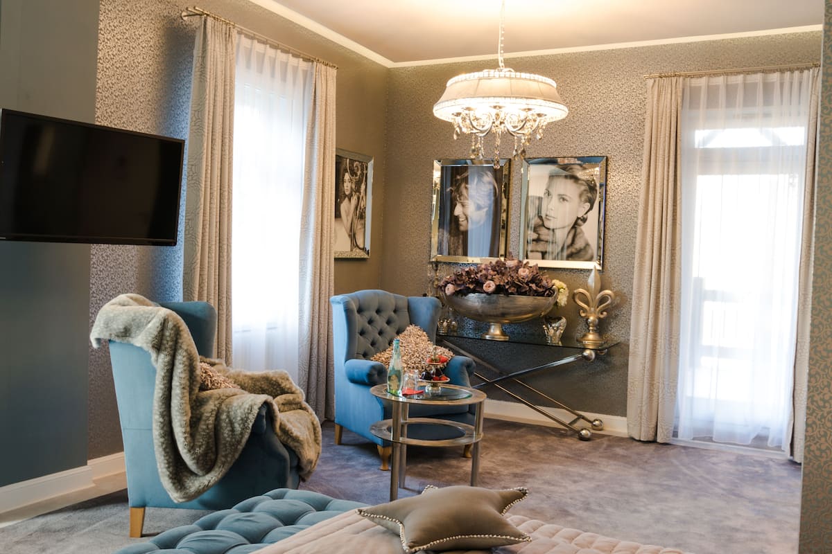 suite (diamant) | living area | flat-screen tv