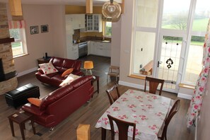 Flat-screen TV, fireplace - Leaghan Self Catering (Omagh)