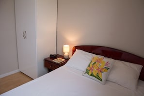 2 chambres, fer et planche à repasser, Wi-Fi gratuit, draps fournis