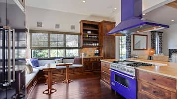 Casa, 4 habitaciones | Cocina privada