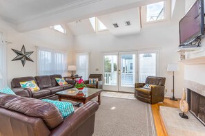 House, 3 Bedrooms | Living room - 22 Coast Cottages by Hodnett Cooper (St. Simons Island)