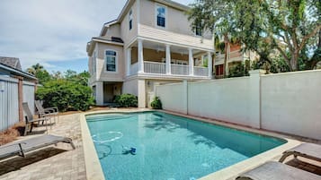 House, 4 Bedrooms | Pool