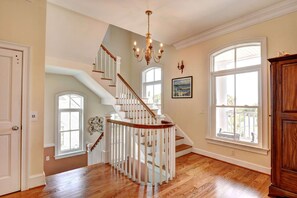 4 bedrooms, individually decorated, individually furnished - 2225 Bruce Drive by Hodnett Cooper (St. Simons Island)