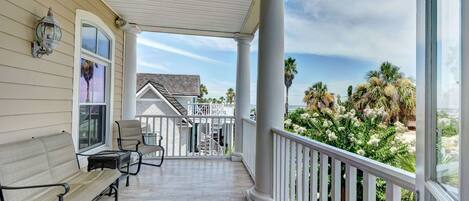 Casa, 4 habitaciones | Balcón