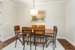 Townhouse, 3 kamar tidur | Tempat makan