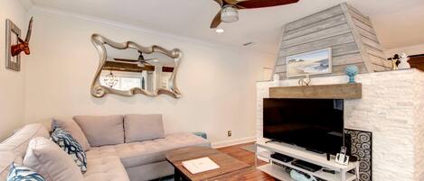 Townhome, 1 Bedroom | Living room