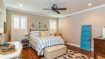 Casa, 4 quartos | 4 quartos, individualmente decorados, individualmente mobiliados