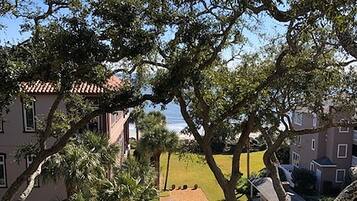 Condo, 2 Bedrooms | Property grounds