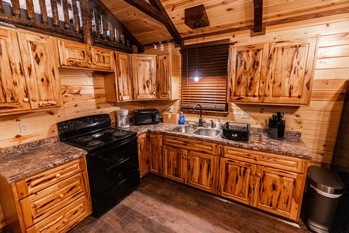 63 Acres & a Cabin - *Sleeps 8* *Close to Lake*