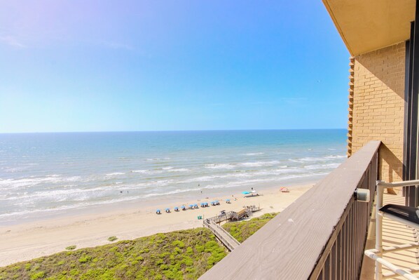 On the beach - Sandpiper  #1202: Beachfront 2 Bedroom 2 Bathroom With Spectacular Views and 24 Hour Management (Port Aransas)