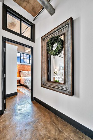 3 bedrooms, iron/ironing board, travel crib, WiFi - Urban Oasis In Downtown Waco; short walk to Silos (Waco)