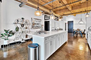 Interior - Urban Oasis In Downtown Waco; short walk to Silos (Waco)