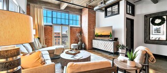 Urban Oasis In Downtown Waco; short walk to Silos