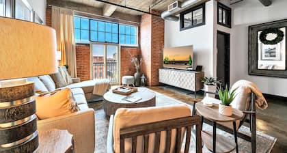 Urban Oasis In Downtown Waco; short walk to Silos