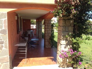 Outdoor dining - Ground floor apartment Independent villa (La Conia, Arzachena)