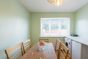 Casa familiar, 3 habitaciones, no fumadores | Servicio de comidas en la habitación
