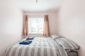 Casa familiar, 3 habitaciones, no fumadores | 3 dormitorios, cortinas opacas, tabla de planchar con plancha