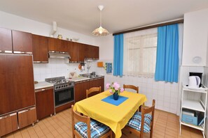 Apartment (A1) | Private kitchen - Apartment Varos (Primosten)
