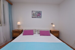 Apartment (A1) | Iron/ironing board, free WiFi, bed sheets - Apartment Varos (Primosten)
