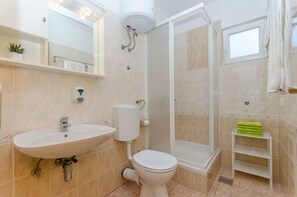 Bathroom | Shower