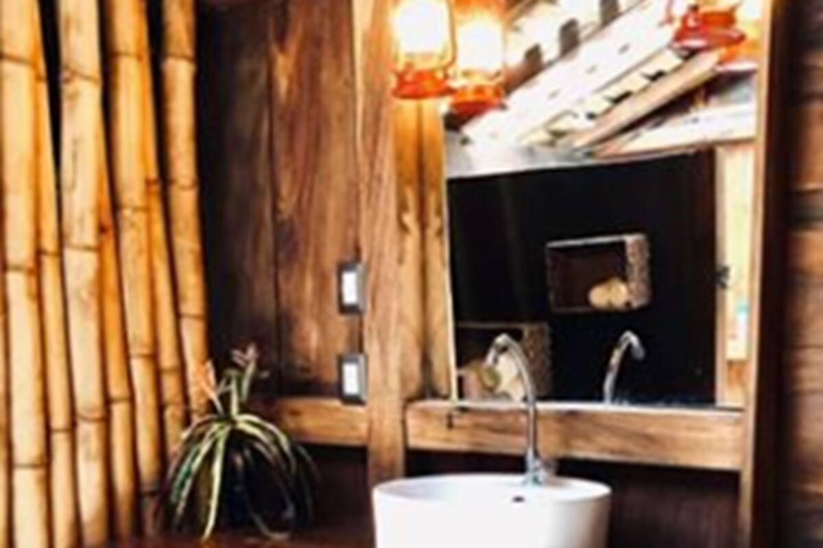 Bathroom sink