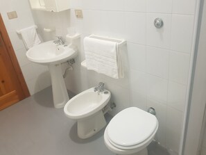 Apartment, 1 Bedroom (Bilocale Europa 90) | Bathroom - Bilocali Baia Verde (Gallipoli)