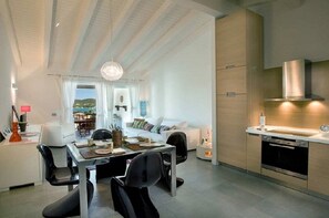TV, libri, impianto stereo