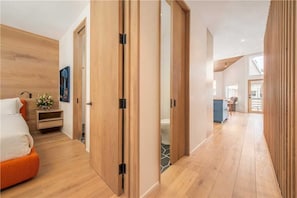 4 chambres, fer et planche à repasser, accès au Wi-Fi (inclus)