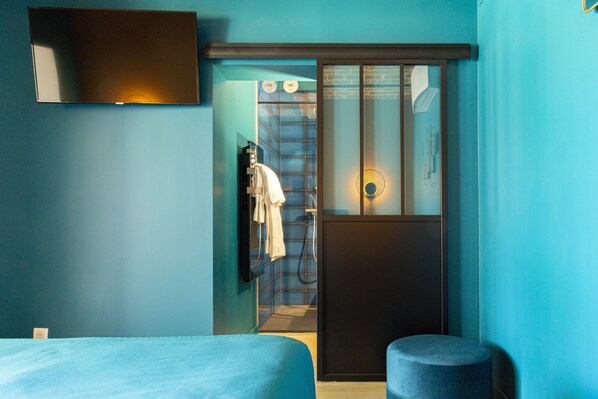 Double Room (Septieme Art) | Bathroom shower