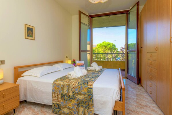 1 bedroom, iron/ironing board, free WiFi, bed sheets