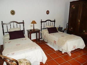 Traditional Cottage, 2 Bedrooms, Smoking | Individually decorated, individually furnished, free WiFi
