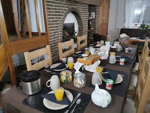 Bao gồm bữa sáng kiểu Âu hàng ngày