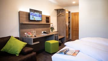 Frigobar, individualmente decorados, individualmente mobiliados