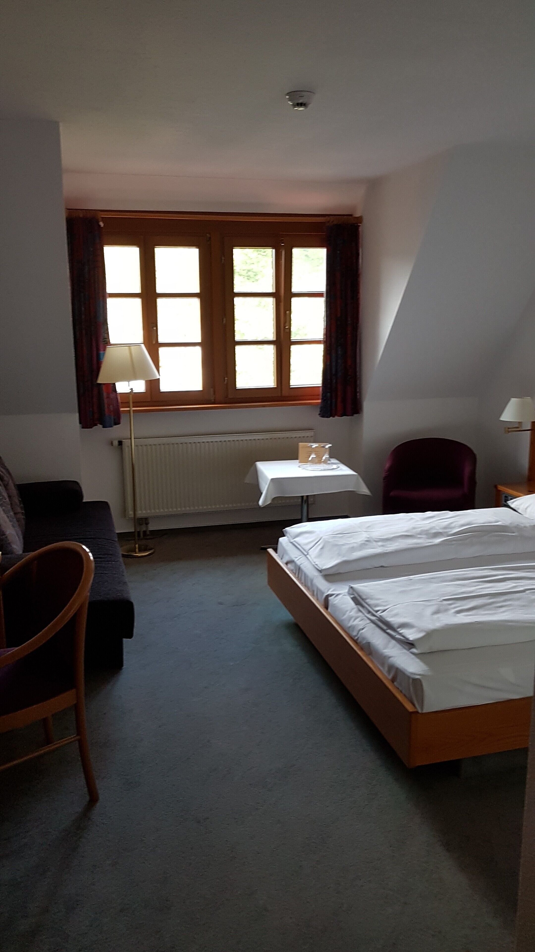 economy room | living area | 26-inch flat-screen tv with digital channels, tv