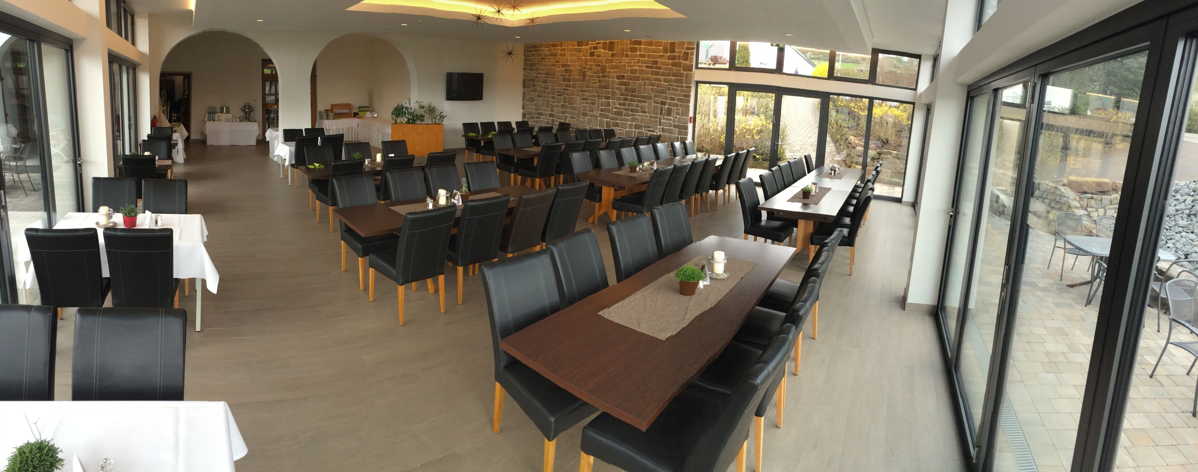 包含每日自助早餐