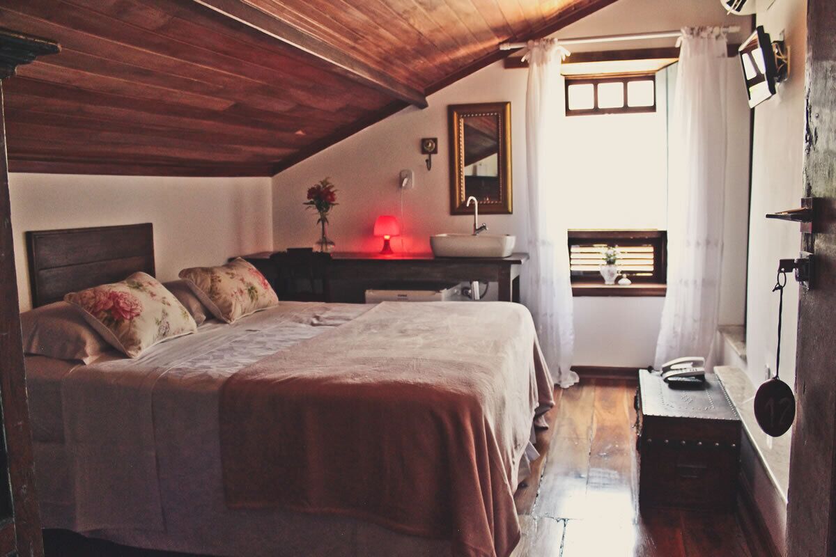 standard double or twin room | minibar, in-room safe, desk, blackout curtains