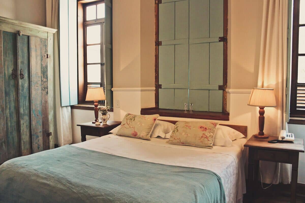 deluxe double or twin room | minibar, in-room safe, desk, blackout curtains