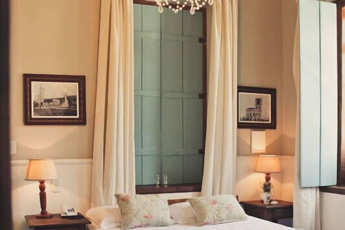 deluxe double or twin room | minibar, in-room safe, desk, blackout curtains