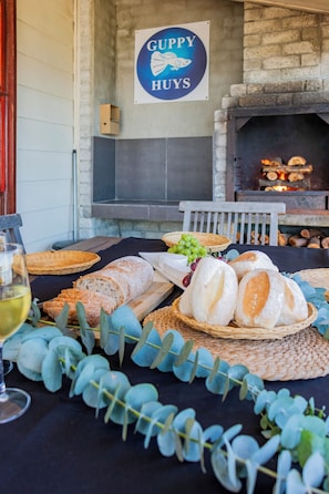 Dining - Oceanfront bungalow 3 br 2ba WiFi, fireplace, modern kitchen, Solar with backup (De Kelders)