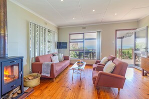 Smart TV, fireplace, books, offices